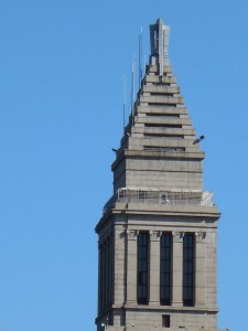 The "intelligent" zoom lets me get even closer to the Masonic Temple.